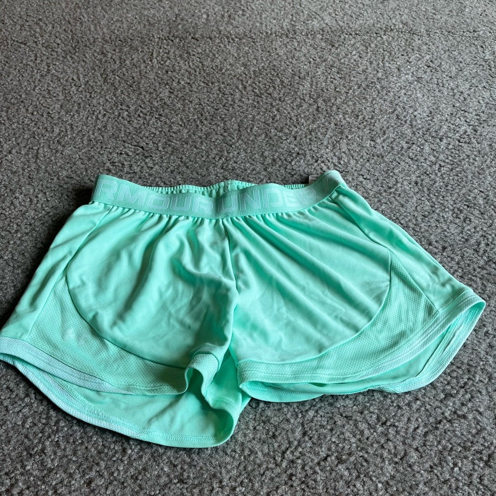 Under Armour loose workout shorts - Picture 2 of 6